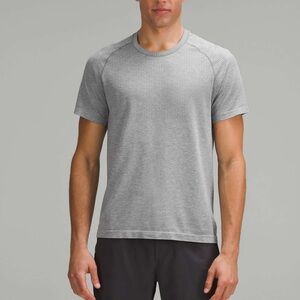 Lululemon Men’s Metal Vent Tech Short Sleeve Top Size XLarge. Grey